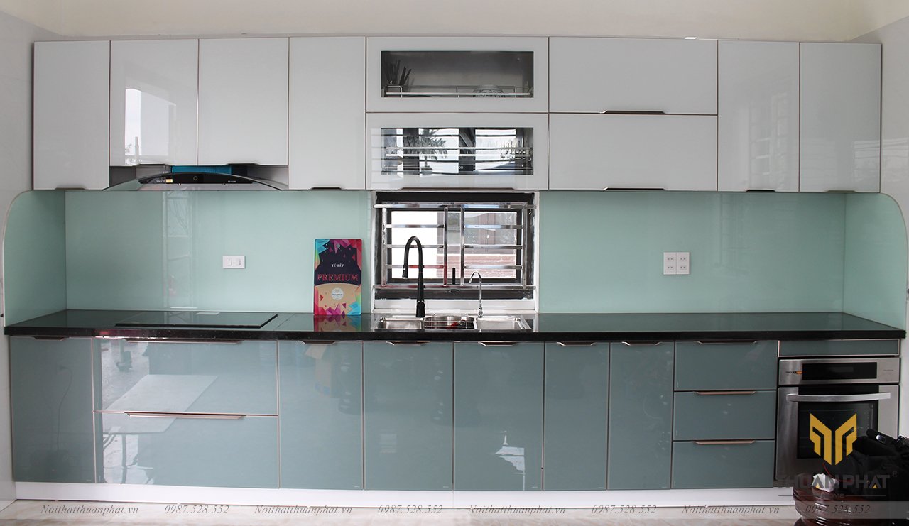 Tủ bếp inox cánh kính hình chữ i đơn giản mà đẹp nhà anh Thi - Nam Định